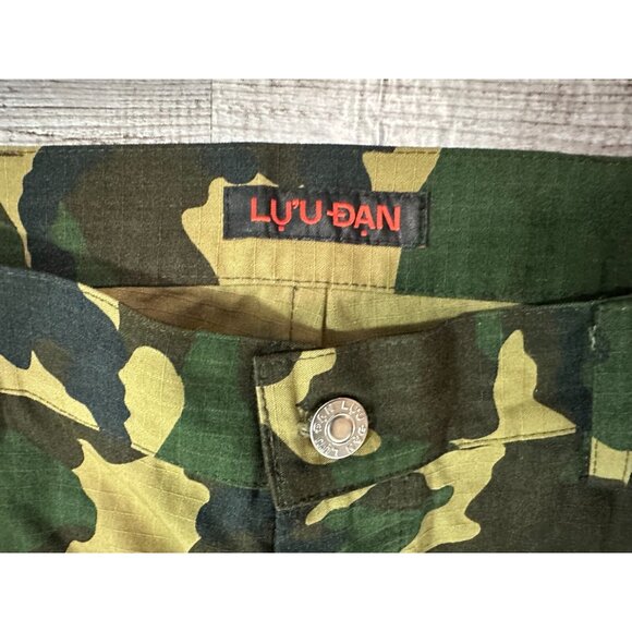 LU'U DAN Camoflage print cotton cordura Straight-Leg Jeans sz 52 green NWOT $335 - Picture 3 of 7